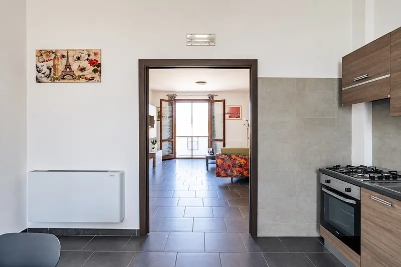 Dalla cucina al soggiorno: lo spazio dell'appartamento